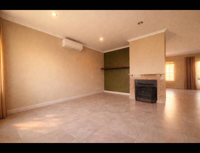 2 BEDROOM SIMPLEX FOR SALE IN WATERKLOOF RIDGE